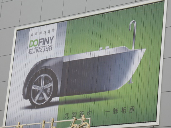 Ada banyak pengetahuan yang terlibat dalam membuat papan billboard bertiga sisi